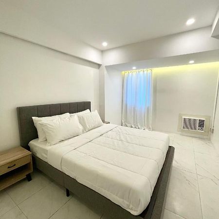 Burgundy Guest Suite Manila Eksteriør billede