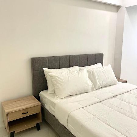 Burgundy Guest Suite Manila Eksteriør billede