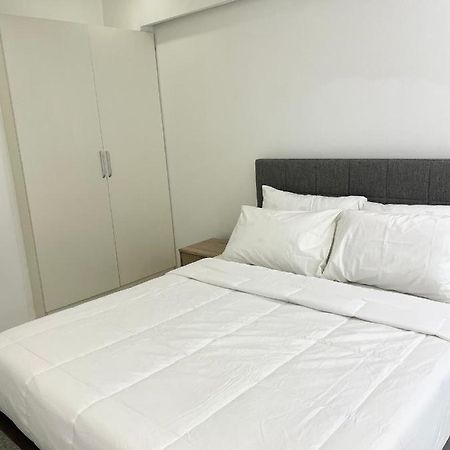 Burgundy Guest Suite Manila Eksteriør billede
