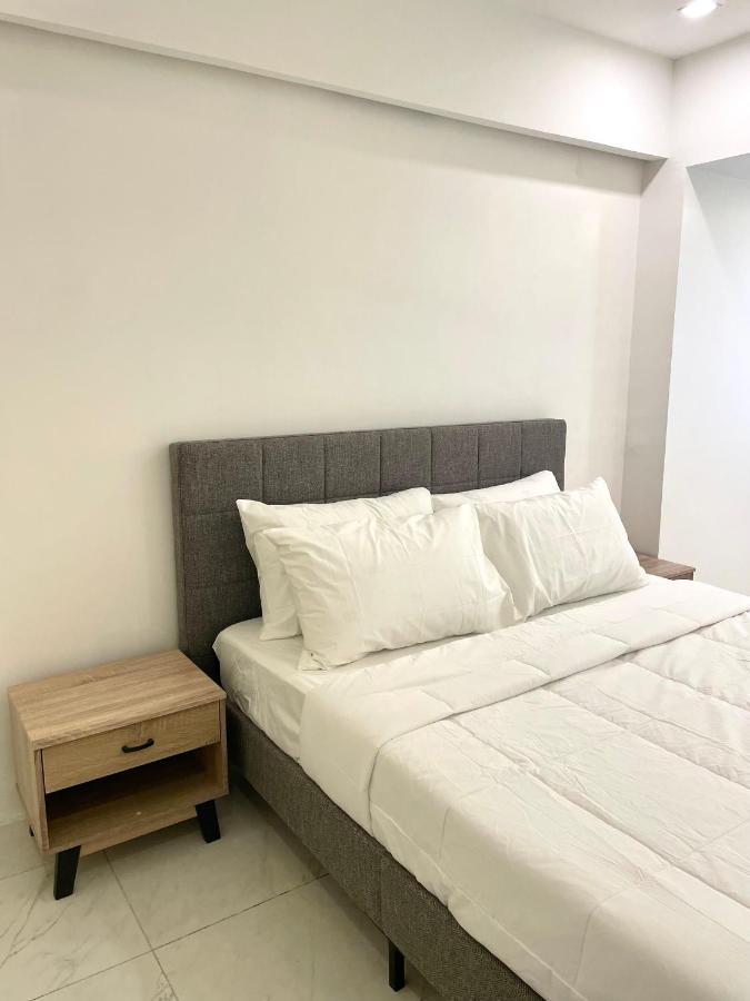 Burgundy Guest Suite Manila Eksteriør billede